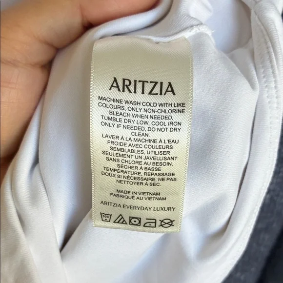 Aritzia White Fitted Sleeveless Tank Top doble line - Picture 4 of 4